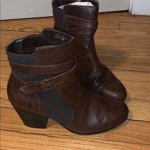 Brown booties sz 6.5